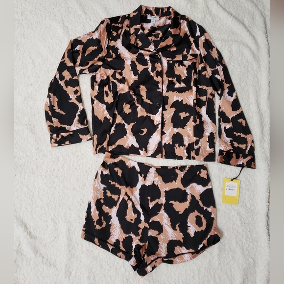 DVF for Target 2pc Long Sleeve Notch Collar Top & Shorts Leopard Pajamas… - Picture 4 of 14